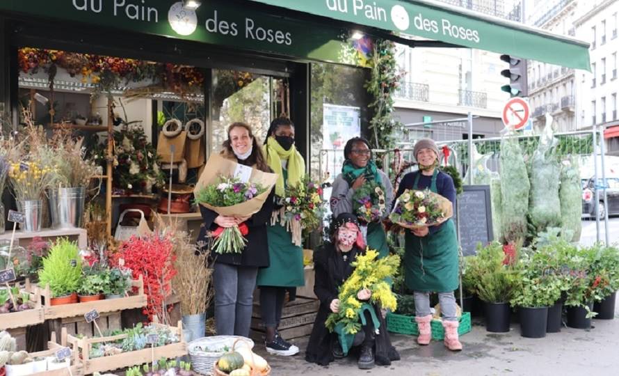 La boutique de l'association Du Pain et des Roses et ses apprenties dans le 9e arrondissement de Paris