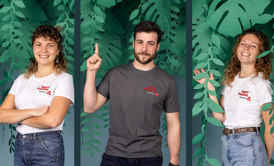 Corlie Glemas, Alban Mauzac et Aurélie Martin, trois aventuriers Sport Planète photographiés devant un décor de jungle de papier.