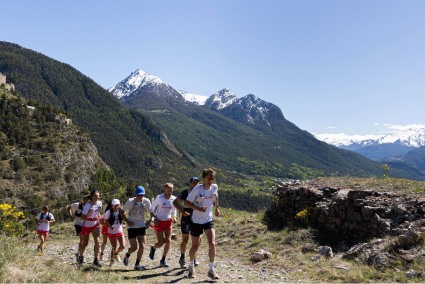 Les équipes de France seniors masculine et féminine à l’entraînement dans le parc des Écrins en mai 2026.