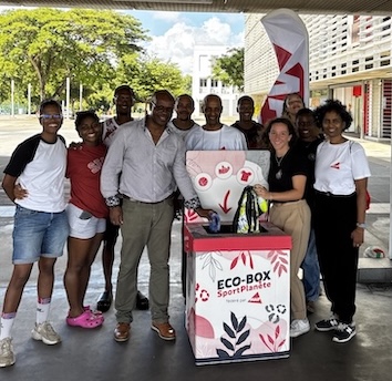 Emma, jeune étudiante militante et l'équipe militante guadeloupéenne